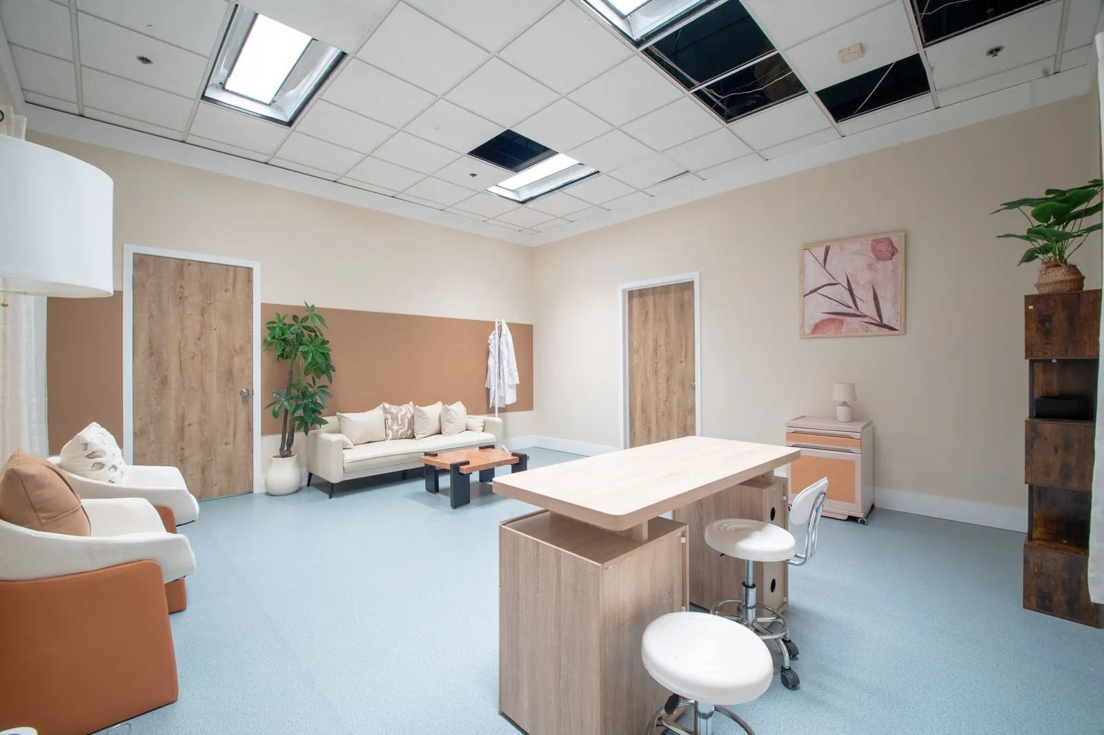 Hospital suite with lounge seating, desk and stool