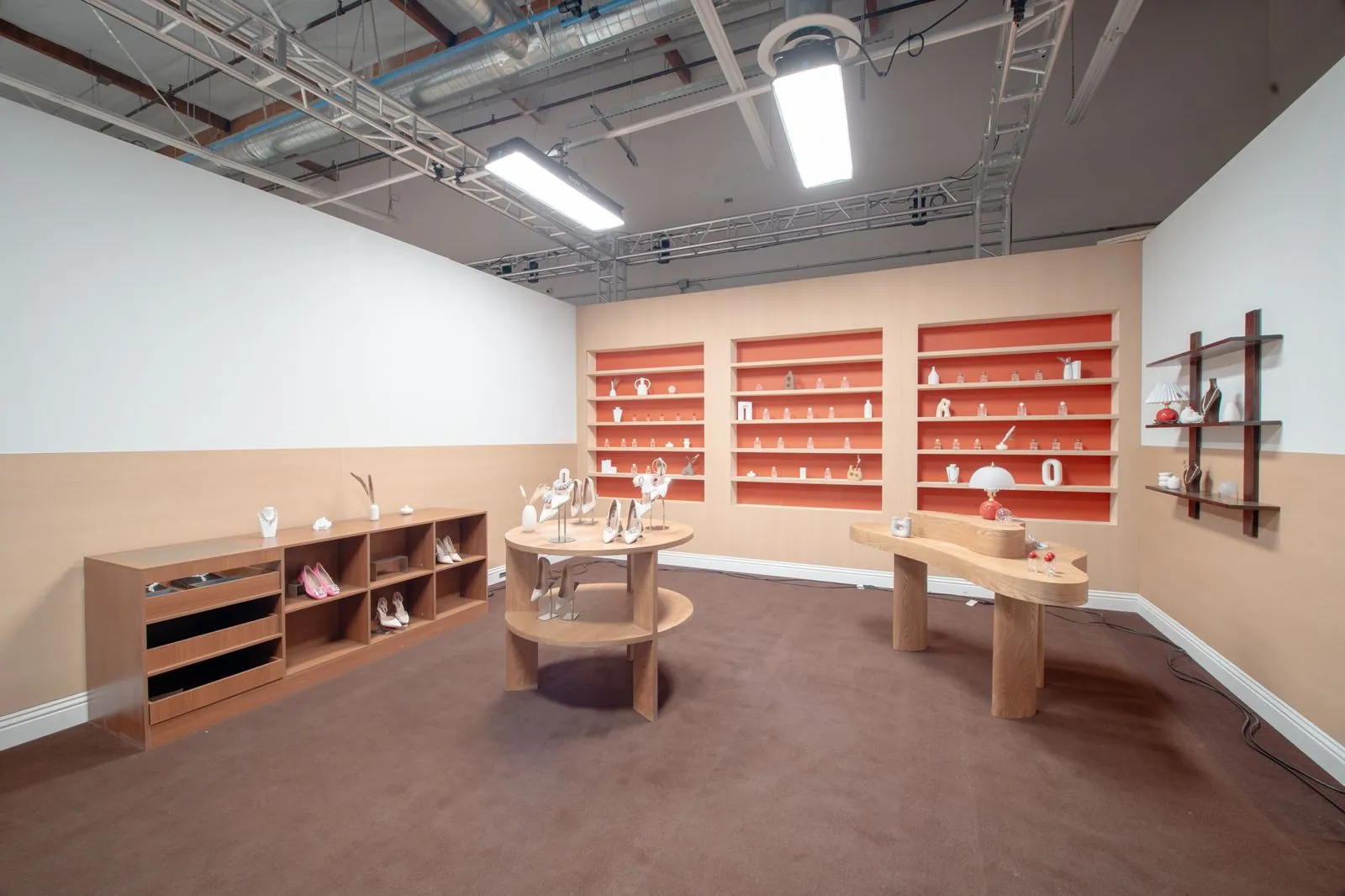 Retail store with perimeter shelving and display tables