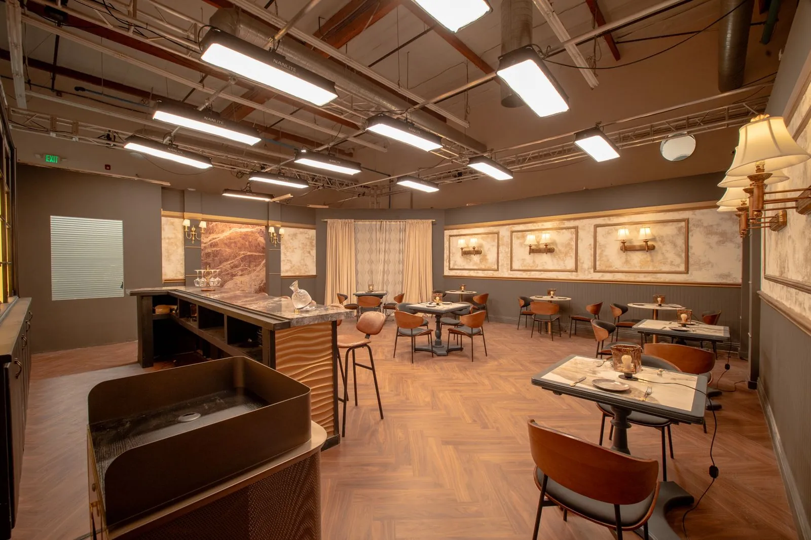 Service station and dining tables in the restaurant set