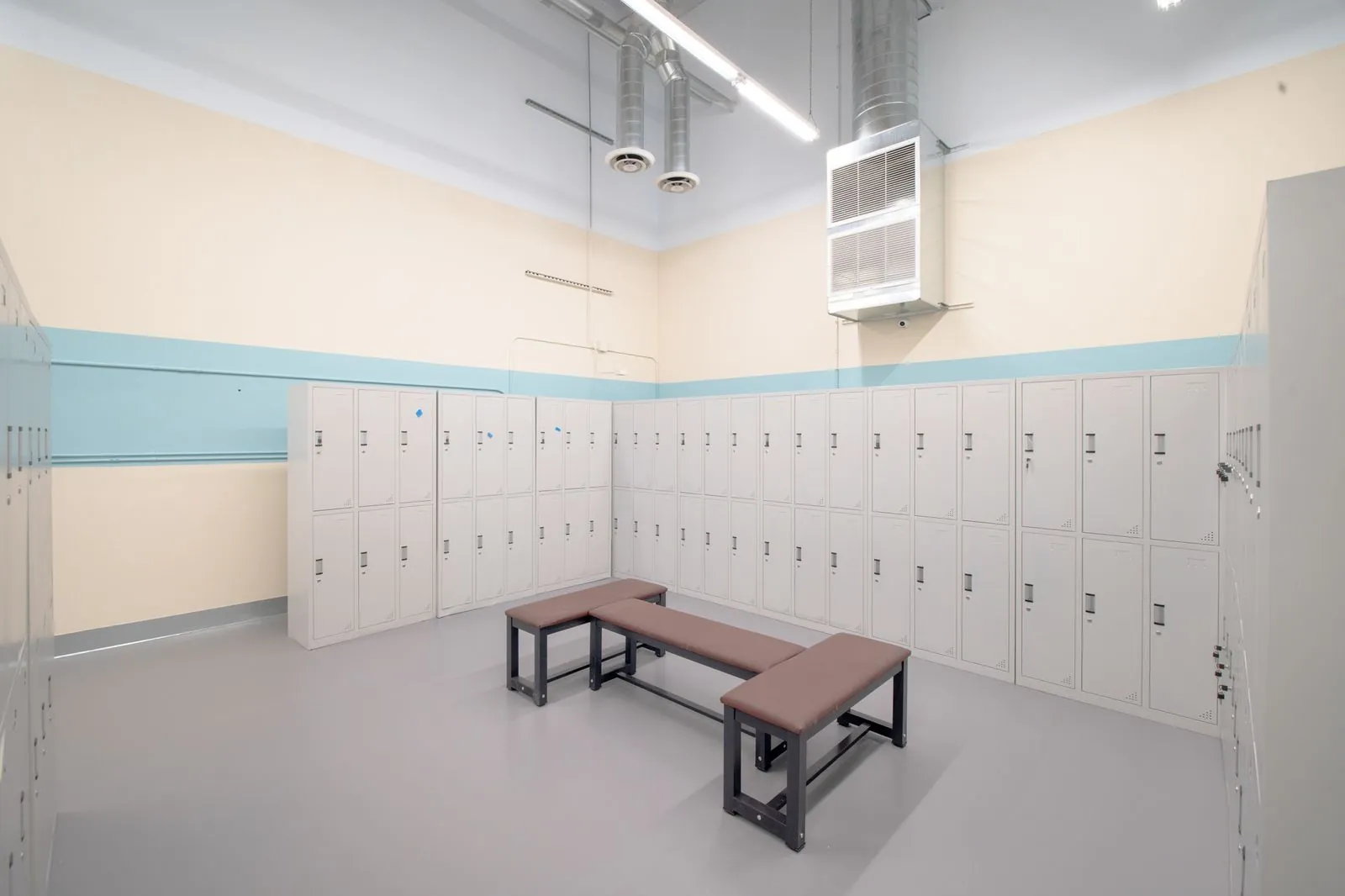 Rows of lockers and a bench in the school locker room